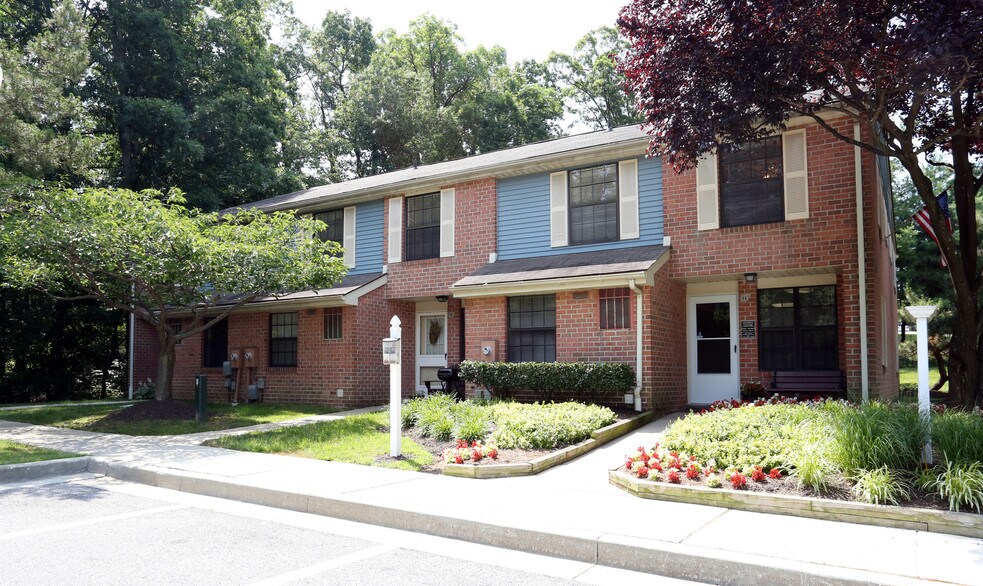 Spring Hill Apartments & Townhomes Parkville, MD Apartment Finder