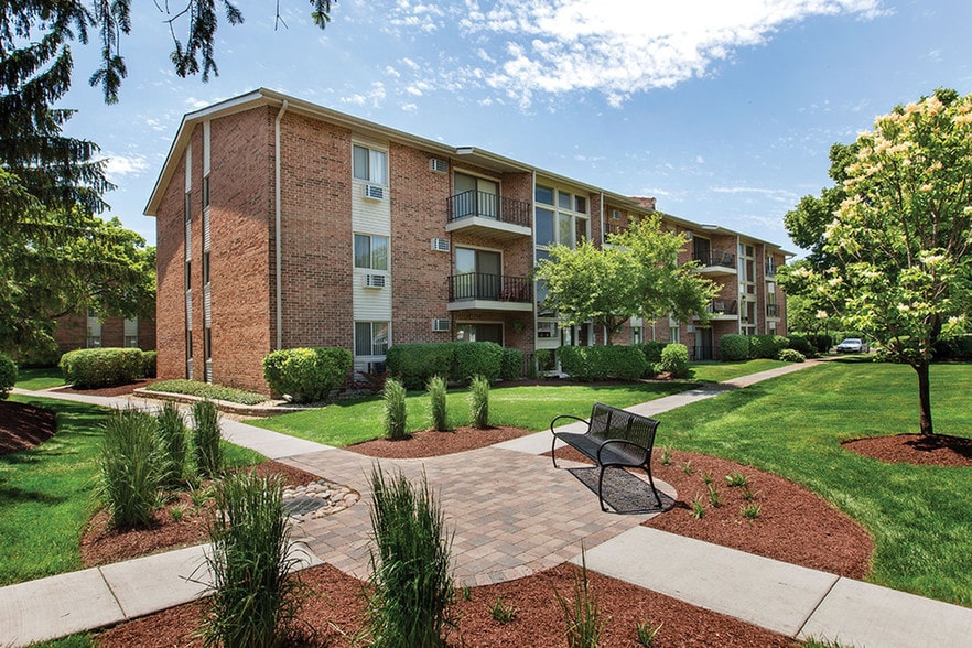 Courtyards Village Naperville, IL Apartment Finder