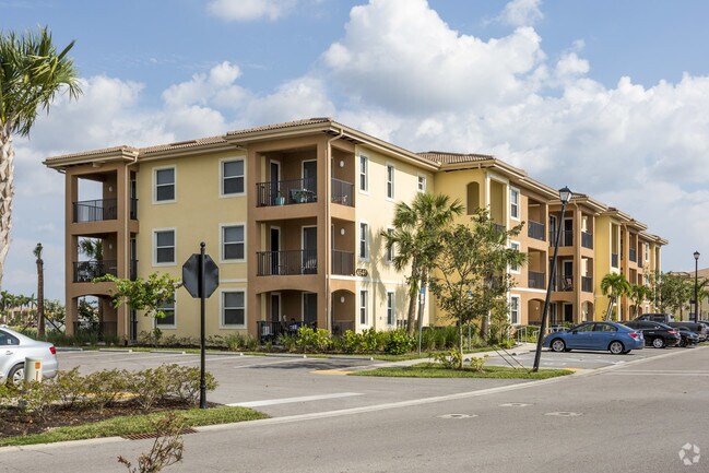 Colonial Commons - Fort Myers, FL | Apartment Finder